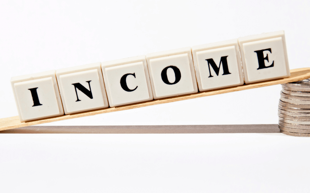 5 Real Ways Kenyan Professionals Are Using Tech to Boost Income 💰